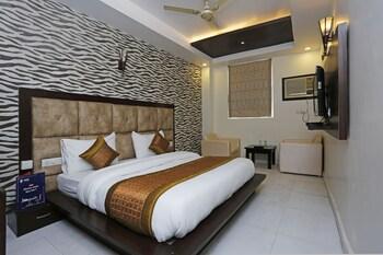 Fabhotel Ronald Inn Фаридабад Экстерьер фото